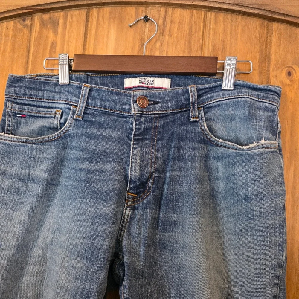 Tommy Hilfiger Jeans Men 32x30‎ Blue Fair Distressed Straight Leg Denim